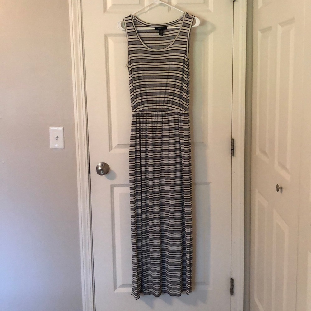 Super Comfy & Flattering Maxi Dress - Small